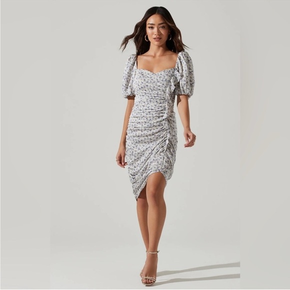 NWT ASTR The Label Emma Floral Puff Sleeve Ruched Midi Dress Size Medium - Picture 1 of 16